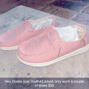 Hey Dudes youth 4 or lady’s 5.5!